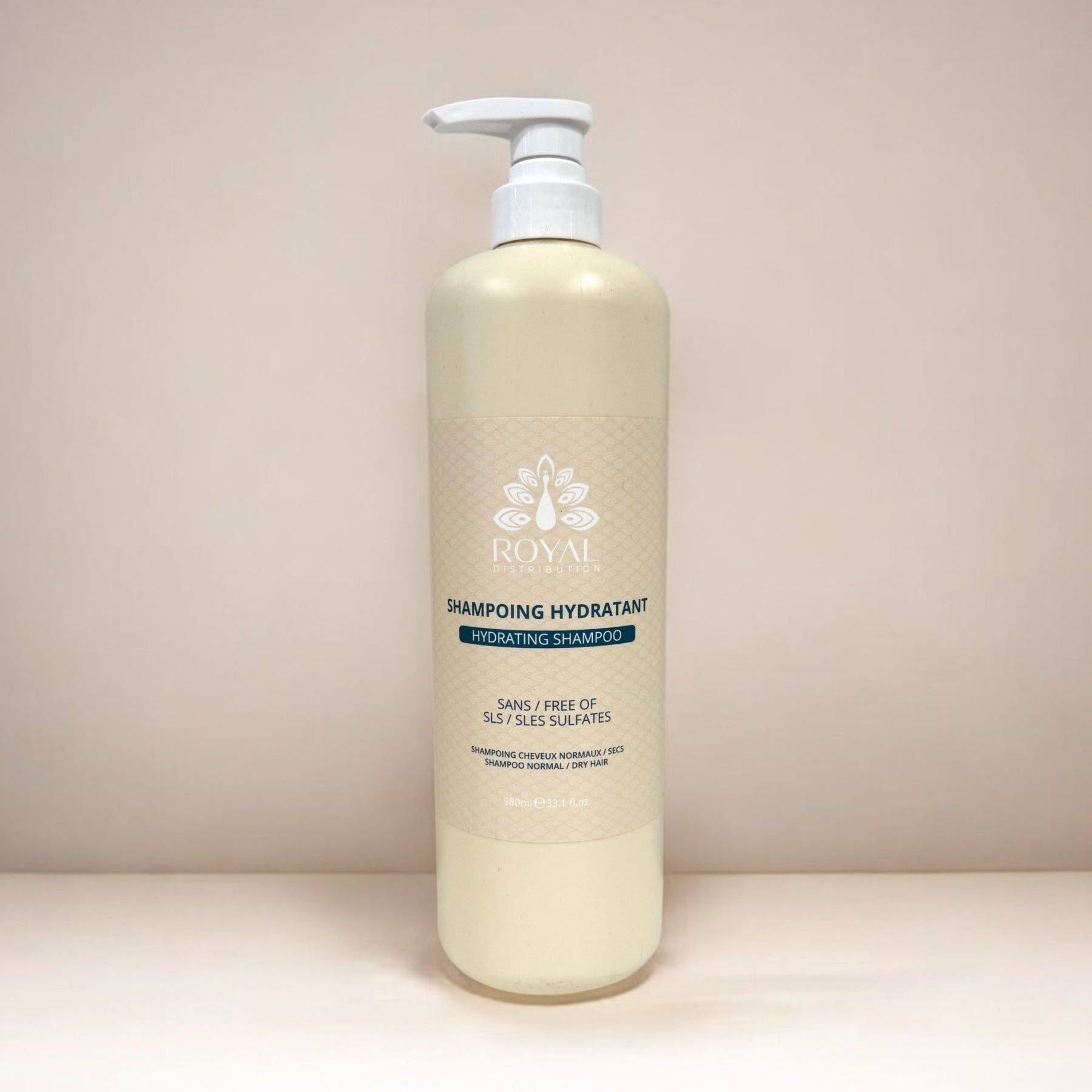 Royal hydrating shampoo that gently cleanses while deeply moisturizing and adding softness and shine to the hair.